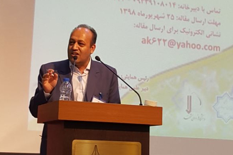 سیدعلی کرامتی مقدم، نویسنده، شاعر و مدرس دانشگاه بر اثر ابتلا به کرونا در ۴۸ سالگی از دنیا رفت.