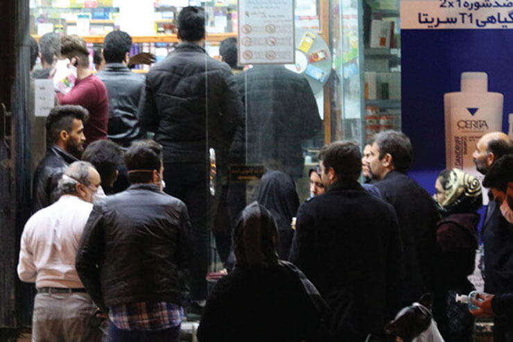 موجی که در آن قرار داریم، بزرگ‌ترین موج کروناست و این موضوع باعث شده است دارو‌ها کم شوند. دارو‌های اصلی کرونا مانند رمدیسیویر و فاویپیراویر که برای بیماران بدحال‌تر استفاده می‌شود نیز سهمیه‌بندی شده است.