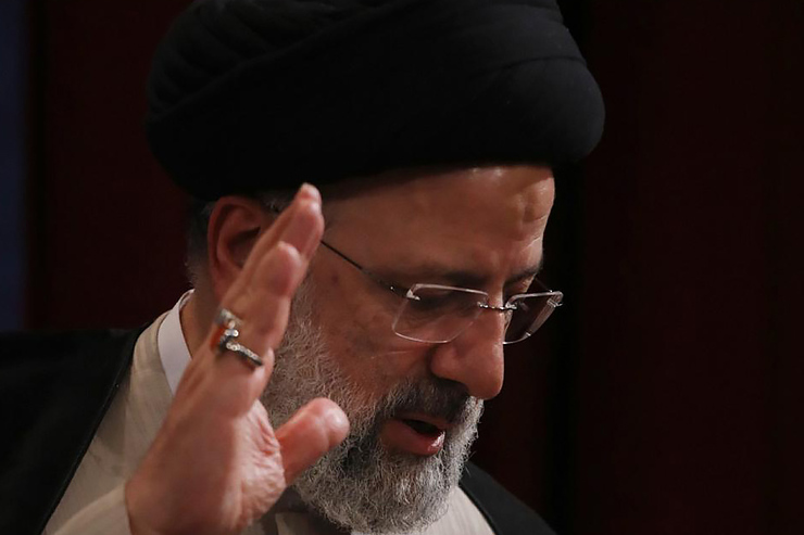 ابراهیم رئیسی به عنوان هشتمین رییس جمهوری اسلامی ایران ساعت ۱۷ امروز؛ پنجشنبه ۱۴ مرداد ۱۴۰۰ با ادای سوگند در مجلس، رسما کار خود را در قوه مجریه آغاز خواهد کرد.