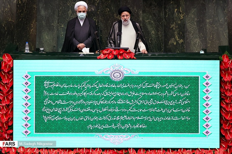 مراسم تحلیف آیت‌الله سیدابراهیم رئیسی رئیس‌جمهور دولت سیزدهم عصر امروز شنبه ۱۴ مردادماه ۱۴۰۰ با حضور رؤسای قوای سه‌گانه و مقامات عالی‌رتبه کشوری و لشکری و همچنین میهمانان خارجی برگزارشد.