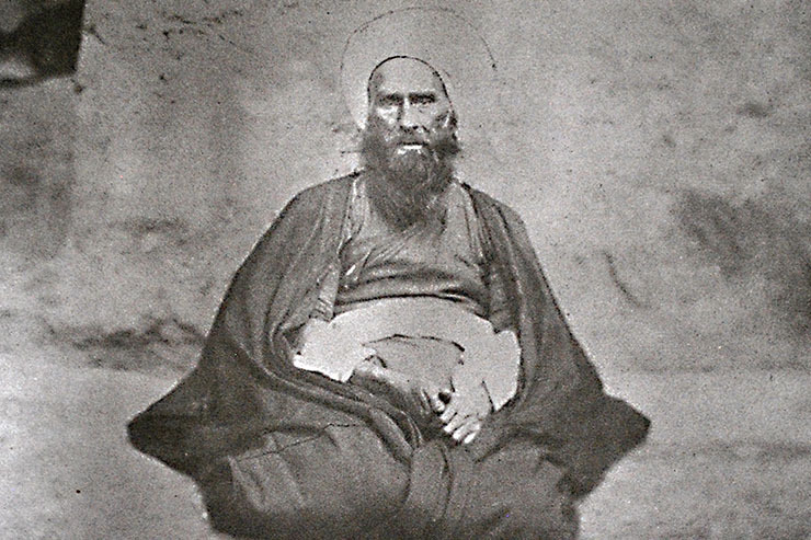 استاد منوچهر صدوقی سها، محقق فلسفه و عرفان اسلامی، یکی از کسانی است که شرحی جدید بر کتاب حاجی سبزواری نوشته است. او در کشور ما به عنوان محققی نام آشنا در عرصه حکمت اسلامی شناخته می‌شود و تا به امروز آثار گوناگونی در این باره نوشته است. مشروح این گفتگو را در ادامه بخوانید.