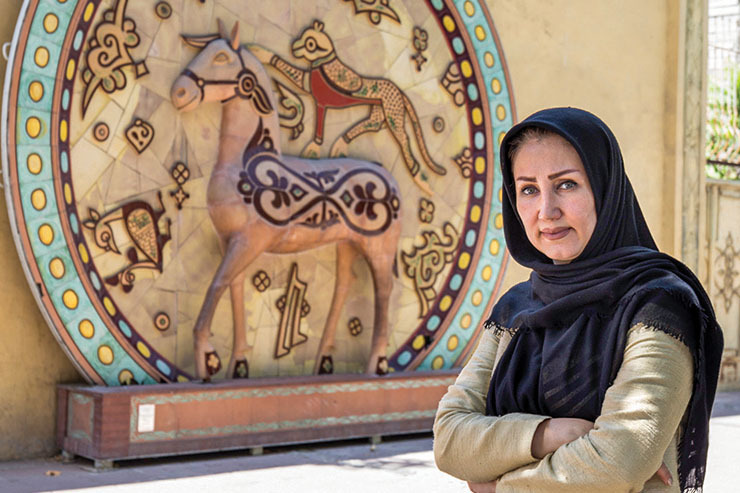 هنرمند سفالگر محله فرامرز عباسی از سال ۸۴ تا به امروز به کار بازتولید سفالینه‌های قدیمی‌ای هزارساله مشغول است.