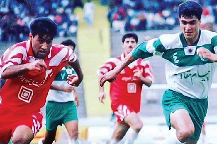 حسین الفاطمی و مهدی مهدوی‌کیا در نمایی از تقابل تیم‌های پیام مقاومت مشهد و پرسپولیس تهران در چارچوب مسابقات جام آزادگان در سال ۷۵
مسابقه‌ای که در ورزشگاه آزادی تهران برگزار شد و پرسپولیسی‌ها موفق شدند با نتیجه ۲ بر ۱ پیام را شکست دهند. تنها گل پیامی‌ها در این بازی را رضا صاحبی به ثمر رساند.