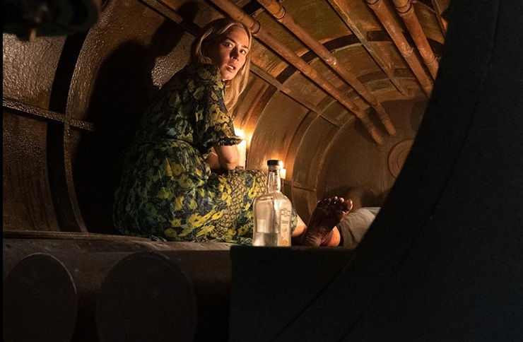 در «یک مکان آرام» (A Quiet Place) سکوت نشانه‌ای برجسته‌ برای فیلم است و درمقابل، صدای انسان‌ها به تهدیدی برای سلامتشان تبدیل می‌شود. برهمین اساس فیلم جان کرازینسکی در حالتی استعاری از قواعد و عناصر سینمای وحشت آشنایی‌زدایی می‌کند و یا آن‌ها را در حالتی اغراق‌شده تغییر می‌دهد.
