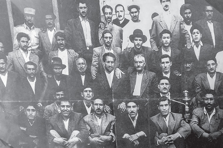 برابر اسناد برجای مانده، نخستین نشانه‌های ممنوعیت عزاداری به سال ۱۳۰۴ برمی‌گردد؛ شب‌نامه‌هایی در سفر رضاخان به آذربایجان پخش شد که رضاخان حدی برای روضه و روز‌های آن مشخص می‌کند.