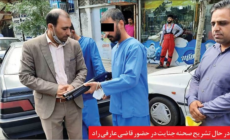 آن شب چند نفری در پارک جمع شده بودیم که دختری با پای گچ گرفته از ما تقاضای کمک کرد، ولی «مجتبی» (یکی از متهمان) آن دختر ۱۵ ساله را در آغوش گرفت. دختر ترسیده بود.