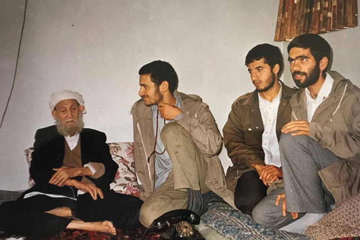 آیت ا... سید جواد خامنه‌ای یکی از برجسته‌ترین علمای شهر مشهد در دوره معاصر بودند. حدود چهل سال پیش در یکی از سفر‌ها که به مشهد مقدس مشرف شده بودم، توفیقی یار شد تا خدمت یکی از عالمان مهذب و باتقوا شرفیاب شوم. این عالم پرهیزکار حضرت آیت‌ا... حاج سیدجواد خامنه‌ای والد بزرگوار رهبر معظم انقلاب اسلامی حضرت آیت‌ا... خامنه‌ای (مدظله‌العالی) بود.