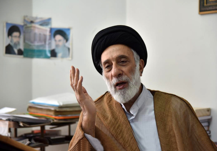 حجت‌الاسلام‌ و المسلمین سیدهادی خامنه‌ای در سال ۱۳۲۶ خورشیدی در مشهد متولد شد. او سومین پسر مرحوم آیت‌ا... سیدجواد حسینی خامنه‌ای و برادر کوچک‌تر مقام معظم رهبری است. در این گفتگو با او به بررسی شخصیت و اندیشه‌های پدرش، آیت‌ا... سید جواد خامنه‌ای، پرداخته‌ایم.