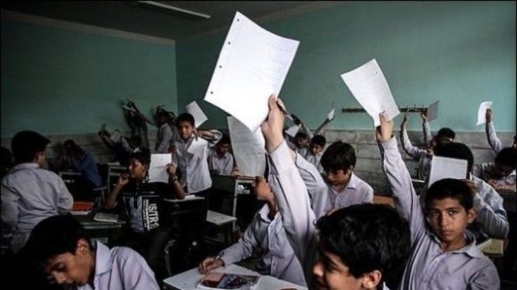 مدیر روابط‌عمومی آموزش‌وپرورش خراسان‌رضوی گفت: دانش‌آموزان دختر ۹ سال و پسر ۱۵ سال می‌توانند با حضور یکی از والدینشان کارنامه تحصیلی‌شان را دریافت کنند.