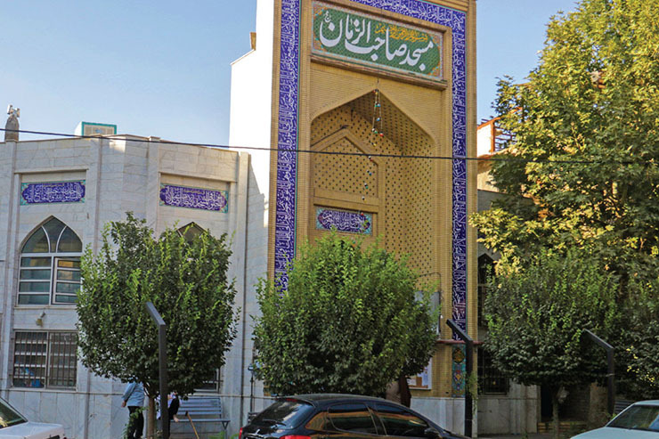 روایتی از رسم قدیمی نان پختن زنان محله امام هادی (ع) پای تنور‌های اربابی در دهه اول محرم: رد‌ها زیر دیگ‌ها را روشن می‌کردند تا آب را گرم کنند برای خمیر کردن. یک عده از زن‌ها توی شبستان مسجد شروع می‌کردند به خمیر کردن و ورز دادن. یکی یکی کپه‌های خمیر را گرد می‌کردند و می‌گذاشتند لای سفره‌های بزرگ تا ور بیایند.