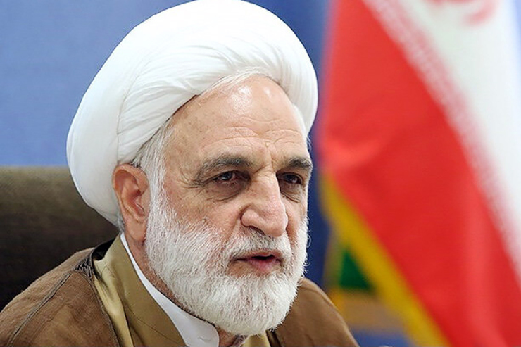 رئیس قوه قضاییه با بیان اینکه نظام بانکی نیازمند اصلاح است، گفت: هر دولت و مجلسی که روی کار آمد از لزوم اصلاح بانکی سخن گفت، اما از نظر ما بانک‌ها باید در اصلاح بسترهای فسادزا در پیشگیری از تخلفات مالی و بانکی پیشگام باشند چرا که هر نهادی دیگری بخواهد این کار را انجام دهد به دلیل فقدان تجربه و اشراف بر موضوع نگاه تک بُعدی خواهد داشت.