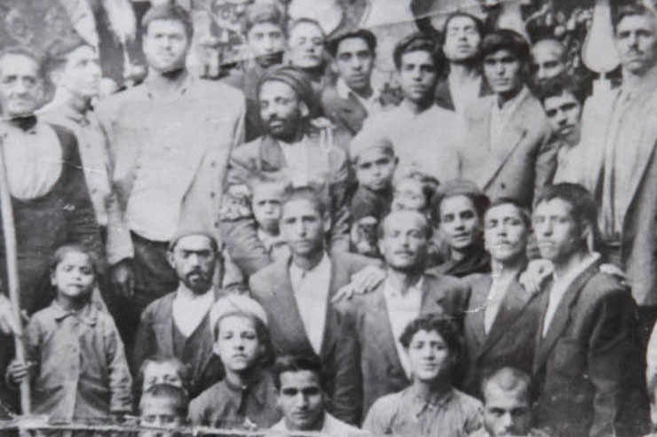 حسینیه شمشیرگر‌ها که قدمتش به ۱۱۵ سال می‌رسد. ۴۰ سال پیش ساختمان حسینیه تخریب و به شکل کامل بازسازی شد. بنای کنونی یکی از حسینیه های قدیمی شهر است که توانسته هویت خود را حفظ کند.