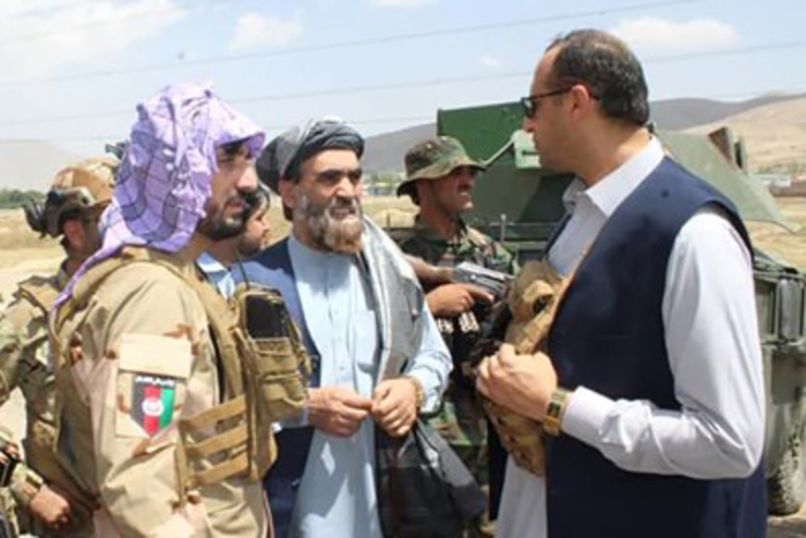 وزارت کشور افغانستان اعلام کرد که «داوود لغمانی»، والی غزنی، با معاون و رییس دفترش از سوی پلیس بازداشت شده است.