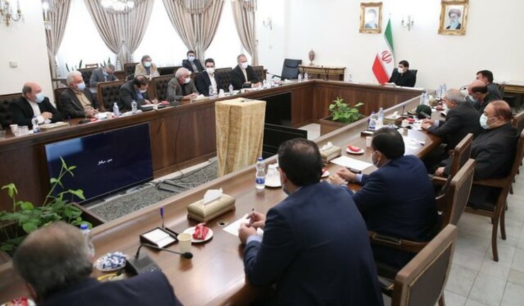 معاون اول رییس جمهور بر لزوم سرعت بخشیدن به روند تامین واکسن کرونا از طریق واردات و تولید داخلی تاکید کرد و گفت: استمرار روند فعلی واکسیناسیون نیازمند واردات ده میلیون دوز واکسن است که باید تا پایان مرداد انجام شود و این روند باید در کنار حمایت از تولید واکسن داخلی و افزایش واردات واکسن مورد نیاز با قوت اجرایی شود.