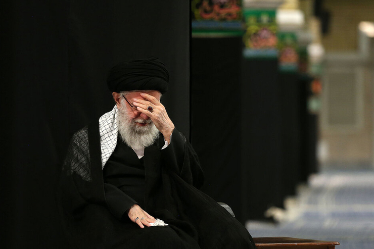برنامه عزاداری ایام محرم در حسینیه امام خمینی(ره) به علت رعایت دستورالعمل‌های بهداشتی بدون حضور جمعیت برگزار می‌شود.