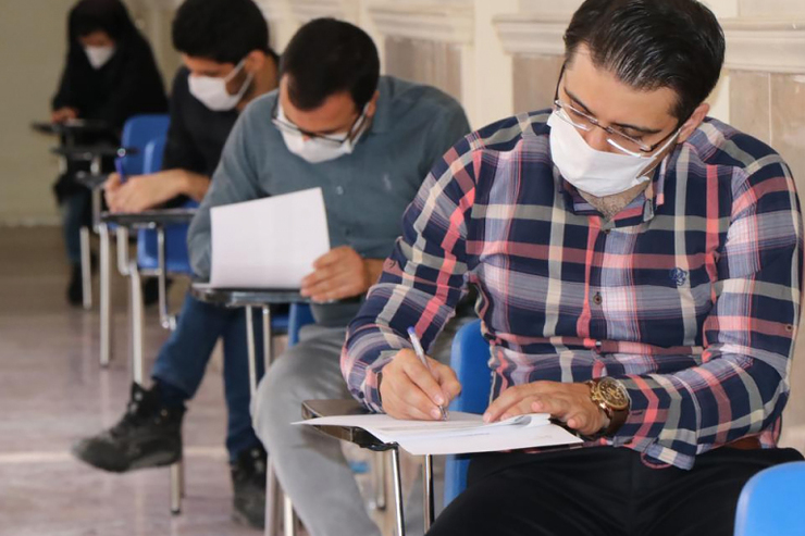 قرار است دانشگاه آزاد آزمون جامع دانشجویان دکتری خود را تا پایان هفته اول شهریور ماه برگزار کند. این در حالی است که بسیاری از دانشجویان این دانشگاه خواستار لغو آزمون مذکور با توجه به شرایط حاد کرونایی هستند.