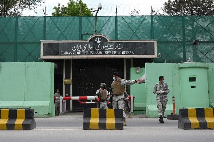 خبرنگار ایرنا از منابع خبری خود اطلاع یافت که تا این لحظه هیچ نیرویی از طالبان وارد نمایندگی‌های ایران در افغانستان نشده‌ و دیپلمات‌ها در سفارت کشورمان در کابل وضعیت مناسبی دارند.