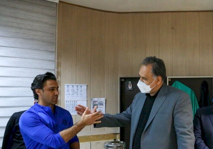 براساس قولی که احمد مددی به بازیکنان واعضای کادر فنی داده قرار است فردا و در اولین روز کاری بعد از تعطیلات تهران به قرارداد بازیکنان رسیدگی شود. مددی هیچ قولی بابت افزایش پرداختی به بازیکنان نداده است.