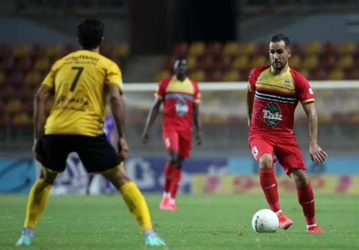 احتمال جذب هافبک فولاد توسط پرسپولیس وجود دارد.