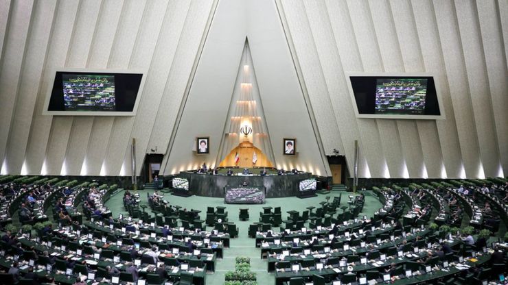 حسین باغگلی، وزیر پیشنهادی آموزش و پرورش در نطق امروز خود در مجلس جملات عجیبی مانند «بهتون می‌فرمایم»، «مادران همه دانش‌آموزان، خانم هستند» بیان کرد.