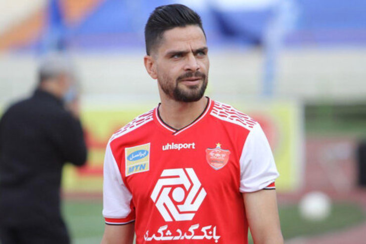 گفته می‌شود دلیل اصلی عدم تمدید قرارداد کمال کامیابی‌نیا با پرسپولیس تا این لحظه پیشنهاد هنگفت دو تیم کرمانی لیگ برتر است.