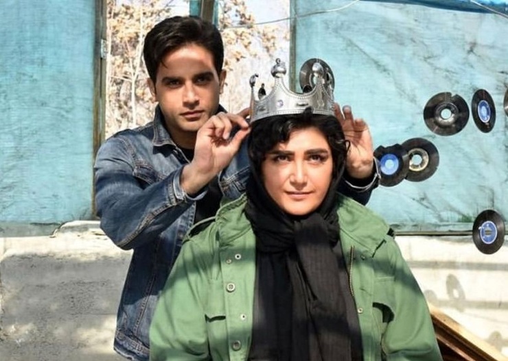 یکی از مجموعه‌های پرمخاطب شبکه نمایش خانگی در سال ۱۴۰۰ «ملکه گدایان» به کارگردانی حسین‌سهیلی زاده بود که، با پخش سی قسمت در قالب دو فصل پشت سر هم، به ایستگاه پایانی خود رسید.