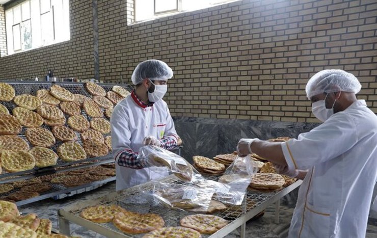 مدیر امور مجاورین آستان قدس رضوی گفت: طرح پخت و توزیع حدود ۷ هزار قرص نان صلواتی به مناسبت فرا رسیدن عید غدیرخم بین ساکنان محلات حاشیه شهر مشهد اجرا می‌شود.