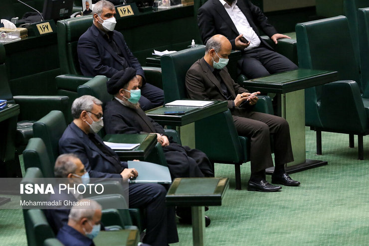 صبح امروز (دوشنبه ۱ شهریور ۱۴۰۰) نمایندگان مجلس شورای اسلامی صلاحیت وزیر پیشنهادی بهداشت، درمان و آموزش پزشکی را بررسی کردند.