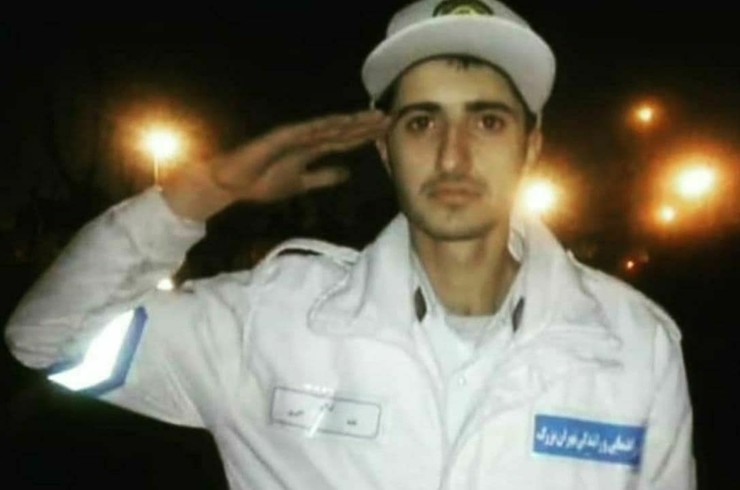 روزنامه اعتماد: باید بگوییم که ماجرای درگیری لفظی و فیزیکی نماینده سبزوار در مجلس و یک سرباز راهور، شبیه به فیلم‌های هالیوودی و بلکه تریلر‌های بالیوودی، گل و بلبل و به قول اهالی سینما «Happy Ending» بود!