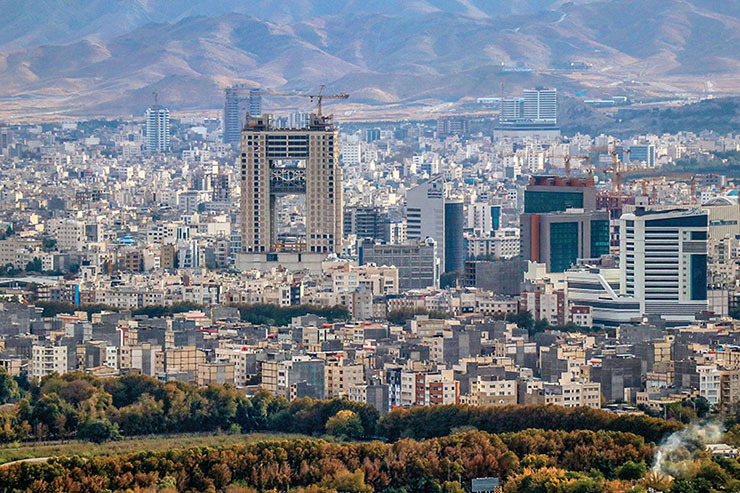 فعالان اقتصادی خراسان رضوی هم زمان با شروع دولت جدید معتقدند که اصلی‌ترین اقدام دولتمردان برای حل مشکلات اقتصادی کشور و گام برداشتن در مسیر توسعه، از راه سیاست گذاری برای تحقق شعار سال می‌گذرد.
