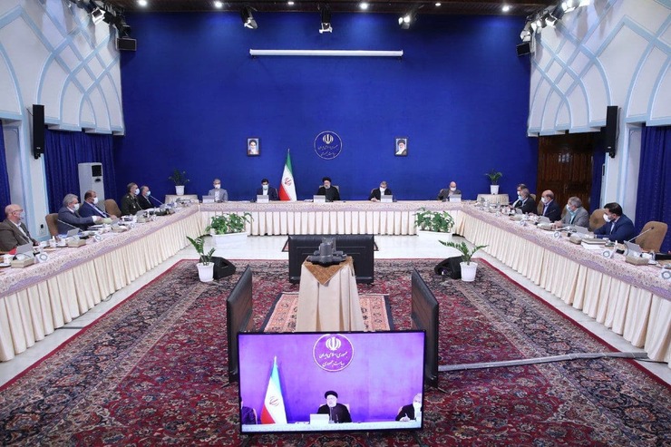 رئیس جمهور پیش از ظهر امروز چهارشنبه در جلسه هیات دولت با اشاره به پیشنهاد تخصیص زمین ساخت ۵ هزار واحد مسکونی برای خانواده ایثارگران، گفت: این پیشنهاد را به فال نیک می‌گیریم و خیلی مناسب است که نهضت مسکن‌سازی در دولت سیزدهم با ساخت مسکن برای ایثارگران و خانواده‌های معظم شهدا و جانبازان آغاز شود.