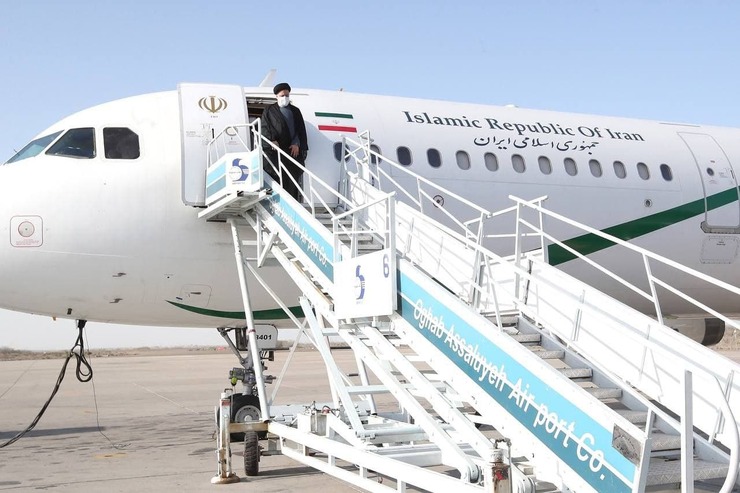 آیت‌الله سیدابراهیم رئیسی رئیس‌جمهور در دومین سفر استانی بدون اعلام قبلی وارد فرودگاه کنارک شد.