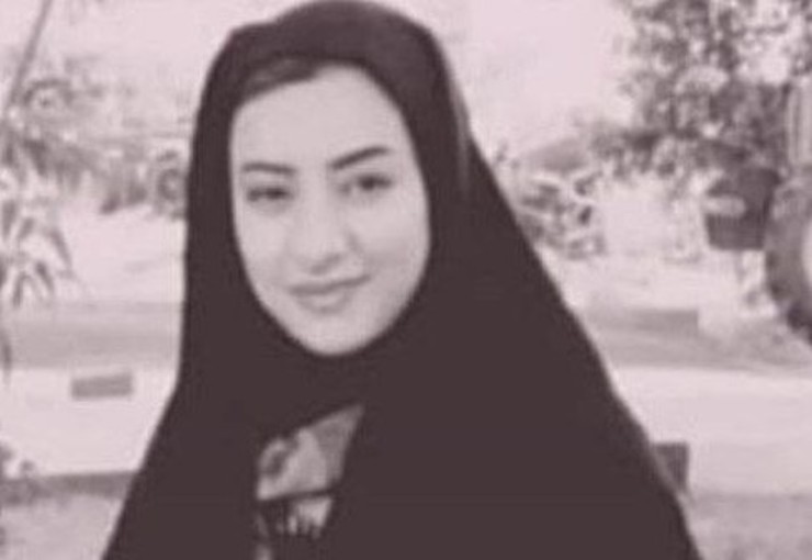 فرمانده انتظامی رومشکان از مرگ مشکوک «مبینا سوری» دختر ۱۶ ساله رومشکانی و پیدا شدن جسد وی در یک باغ خبر داد و گفت: همسر مبینا به عنوان متهم حادثه دستگیر شده است.