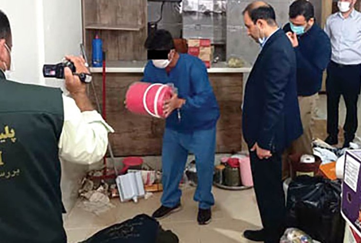 پنجم مردادماه گذشته، شهروندان جسد مردی حدودا ۴۵ ساله را درون نهری بزرگ در جاده خاکی اطراف بهشت رضوان مشهد کشف کردند.