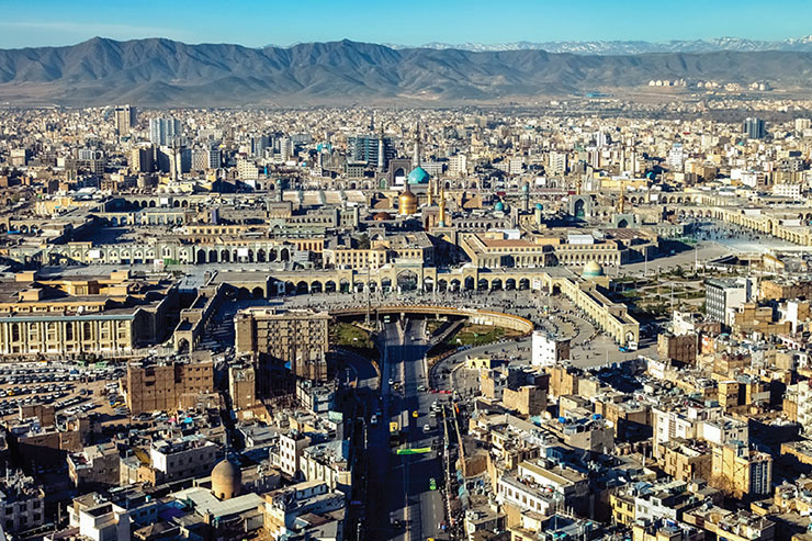 ما اگر بتوانیم یک بستر فرهنگی مناسب ایجاد کنیم، شهر مشهد می‌تواند نقش و اثرگذاری بیشتری در سطح کلی داشته باشد. اگر ابعاد و عمق فرهنگی مردم ما بیشتر شود و موضوعات کلیدی را که در مکتب انقلاب اسلامی است، به موقع گوشزد و در شکل خلاقانه و هنرمندانه‌ای به زوار حضرت رضا (ع) ارائه کنیم، مشهد می‌تواند در تحقق گفتمان انقلاب اسلامی نقش ویژه تری داشته باشد.