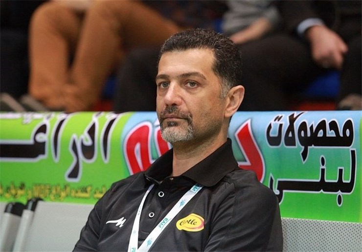 بهروز عطایی می گوید: کمتر پیش می‌آید مربیان داخلی قرارداد امضا کنند چرا که نگاه مربیان به ورزش ایران و پرچم است.