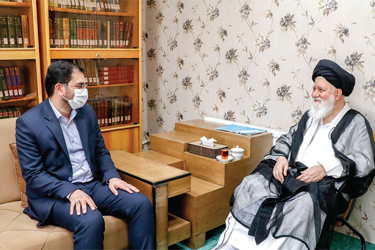 آیت‌ا... علم‌الهدی، نماینده ولی فقیه در خراسان رضوی و امام جمعه مشهد در دیدار با شهردار مشهد گفت: شما به عنوان مدیران این شهر تا می‌توانید باید با مردم مدارا کنید.