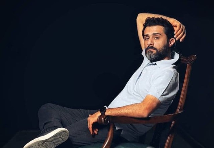 وحید رهبانی، بازیگر نقش محمد در سریال گاندو: من غرب را تجربه کرده‌ام و شرق را هم تجربه می‌کنم، هیچ بعید نیست که شما چهار سال دیگر من را در گوشه‌ای از ژاپن پیدا کنید. من معتقدم که باید جهان را دید و تجربه کرد.