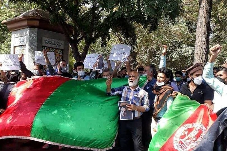 جمعی از افغانستانی‌های مقیم مشهد با تجمع مقابل کنسولگری پاکستان در این شهر دخالت نظامی پاکستان در پنجشیر را محکوم و از احمدمسعود حمایت کردند.
