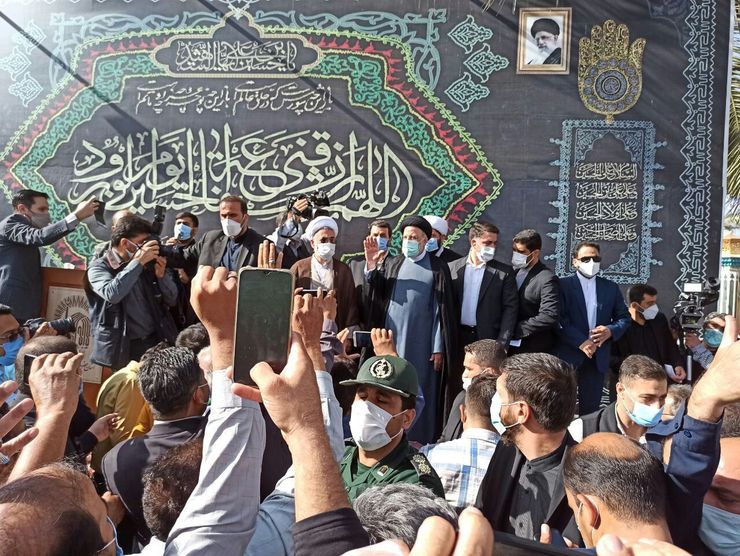 آیت الله سید ابراهیم رئیسی در سفر به استان خراسان جنوبی، بعد از ورود به شهرستان طبس، دقایقی پیش در حرم حرم مطهر امامزاده حسین بن موسی الکاظم (ع) حضور یافت.