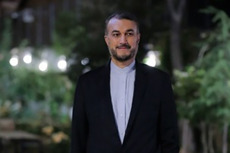 یک روزنامه هندی به نقل از مقامات رسمی و منابع مطلع گزارش داد که وزیر امور خارجه ایران به زودی به دهی نو سفر خواهد کرد تا درباره مسائل دوجانبه و موضوع افغانستان با مقامات هندی به رایزنی بپردازد.