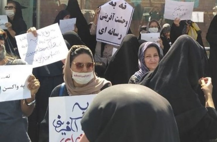 «معلوم نیست توی اینا چی ریختن» جمله عمومی و به ظاهر معترضانه تمام آن‌هایی است که دست کم در ایران نمی‌خواهند به هیچ وجه واکسن بزنند. از ابتدای شروع واکسیناسیون عمومی در دنیا، عده‌ای از تزریق آن خودداری کردند.