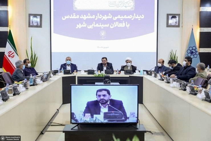 شهردارمشهد در دیدار با فعالان حوزه فیلم‌سازی تاکید کرد؛ حمایت از فعالیت‌های هنری تسری دهنده سبک زندگی خادم، زائر و مجاورشهردارمشهد گفت: در حوزه فرهنگ و هنر بر تسری صفات امام رضا (ع) به شهر و سبک زندگی خادم، زائر و مجاور تاکید داریم و در این مسیر از هنرمندان و فعالان حوزه سینما حمایت خواهیم کرد.