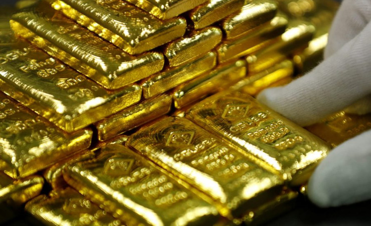اونس جهانی در بازار امروز نزول کرد و در مقابل قیمت دلار با روند کاهشی همراه بود. همین مساله موجب کاهش قیمت طلا و سکه در بازار امروز چهارشنبه شد. با توجه به کاهش نرخ عوامل تاثیرگذار بر قیمت سکه، ادامه افت قیمت سکه محتمل است.
