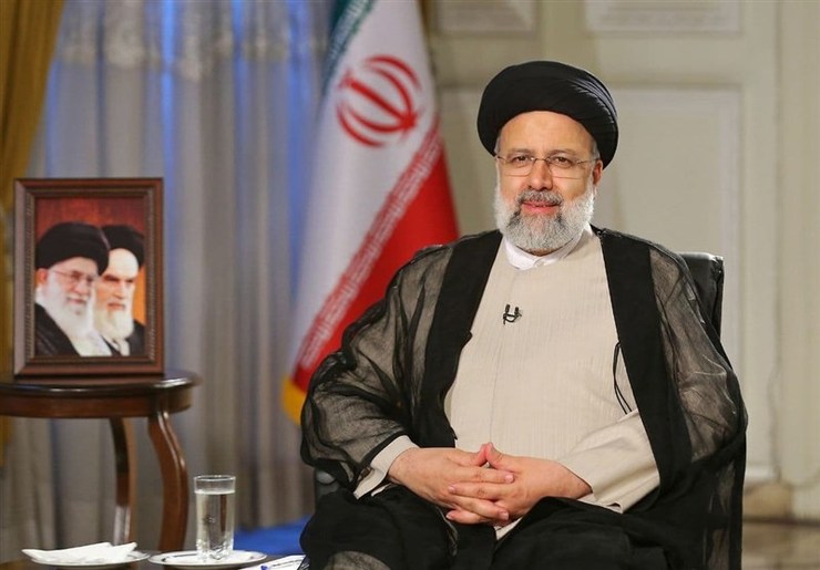 رئیسی دقایقی پیش در راس یک هیئت بلند پایه سیاسی و اقتصادی به منظور شرکت در اجلاس سران سازمان همکاری شانگهای، تهران را به مقصد دوشنبه پایتخت تاجیکستان ترک کرد .