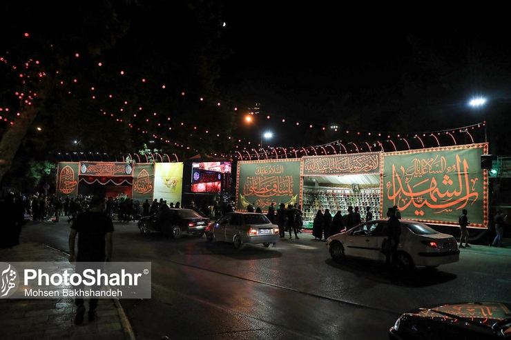 معاون اجتماعی و مشارکت‌های سازمان فرهنگی و اجتماعی شهرداری مشهد از اجرای برنامه‌های ویژه از جمله پیاده روی، برپایی روضه‌های خیابانی، نصب ۱۰۰ پلاک افتخار بر سر درب منازل و آذین بندی معابر سطح شهر ویژه دهه پایانی صفر خبرداد.
