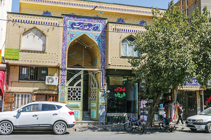 سنگ بنای مسجد «هدایت»، ۵۰ سال قبل در محله ایثار گذاشته شد.