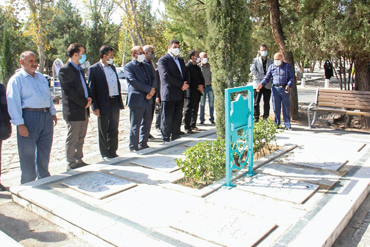 مراسم «روز بزرگداشت شعر و ادب پارسی» با عنوان «شعر ایثار» هم زمان با نخستین سالروز درگذشت مرحوم سیدمهدی‌شهیدزاده، از شاعران معاصر که سال‌ها در مشهد زندگی کرده بود، در قطعه هنرمندان آرامستان بهشت رضا (ع) مشهد برگزار شد.