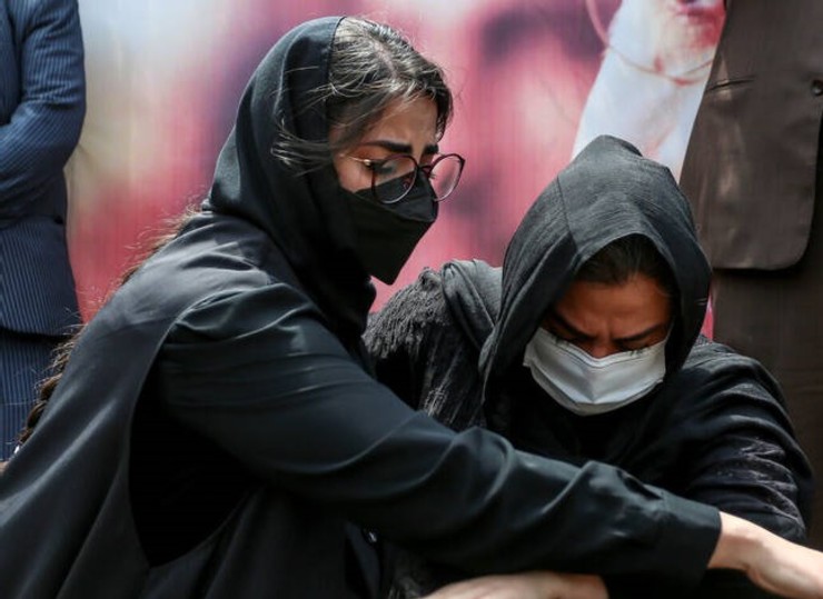زنده‌یاد علی سلیمانی، بازیگر سینما و تلویزیون به علت ابتلا به کرونا، مدتی در کما بود و در ۲۱ مرداد ۱۴۰۰ در بیمارستانی در تهران به دلیل عوارض ناشی از کرونا دچار ایست قلبی شد و درگذشت.