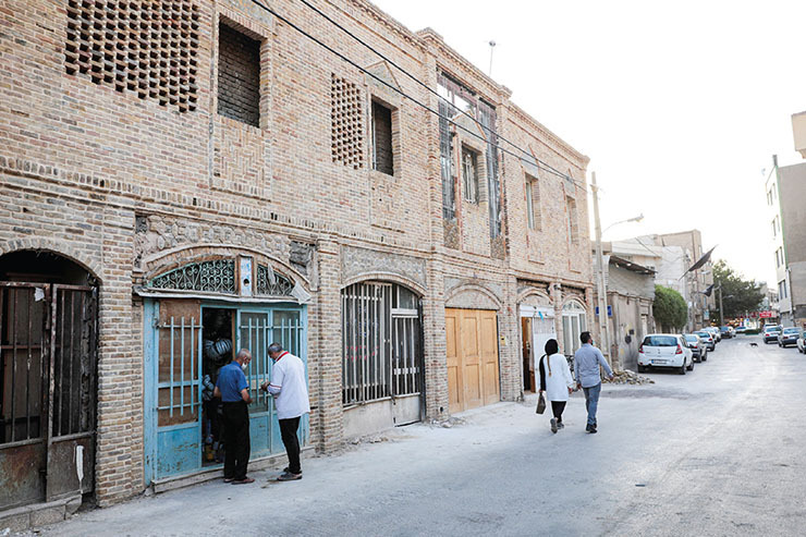 بعد از سامان‌دهی سه بنای تاریخی خانه الفتی و شالچی و نوریان، اکنون خبر رسیده که قرار است دو بنای ارزشمند تاریخی خانه مقبل‌السلطنه و آب انبار تشکری نیز به زودی مرمت و بهسازی شود.